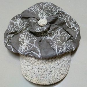 Women grey/cream stylist cap